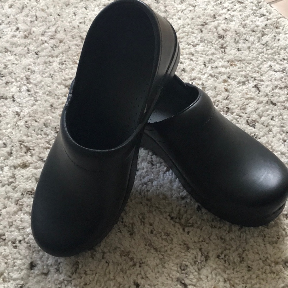 Women’s black leather dansko shoes